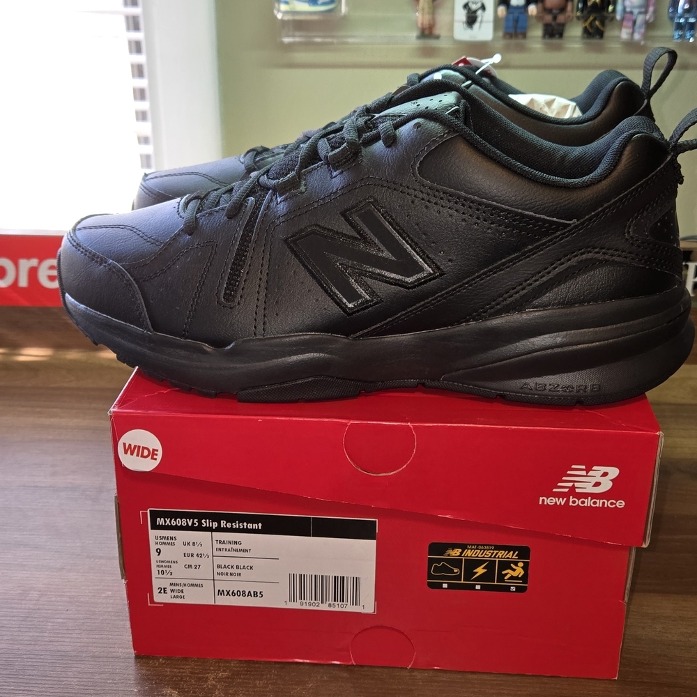 New Balance Men's Black Slip Resistant Shoes
